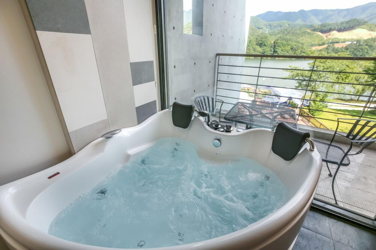 Bathroom 9