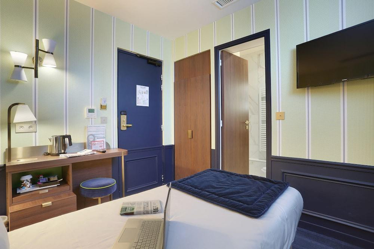 Bedroom 2, Hotel du Cheval Blanc - Paris Marne La Vallee, Seine-et-Marne