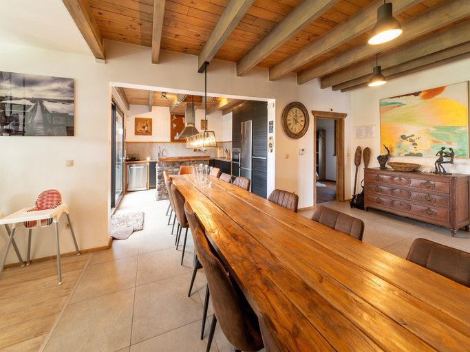 Dining 2, Lush Holiday Home With Bubble Bath and Sauna, Namur
