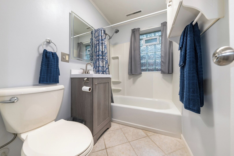 Bathroom, Spacious 3BR House With Firepit & Grill, Near Beach, Lake