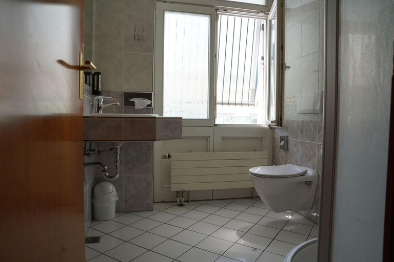 Bathroom 4, Porta Nigra Victus, Trier
