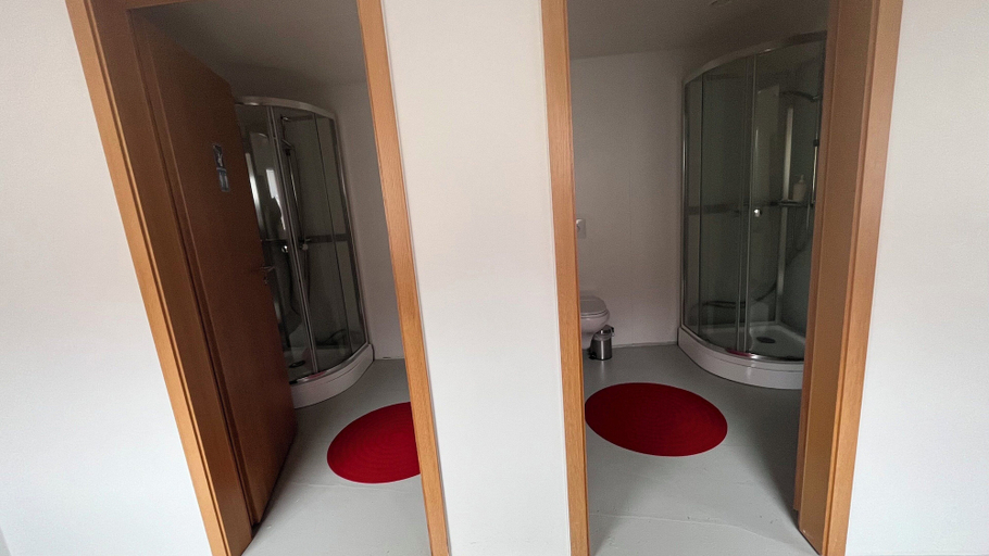 Bathroom 4, Grund guesthouse, Eyrarsveit
