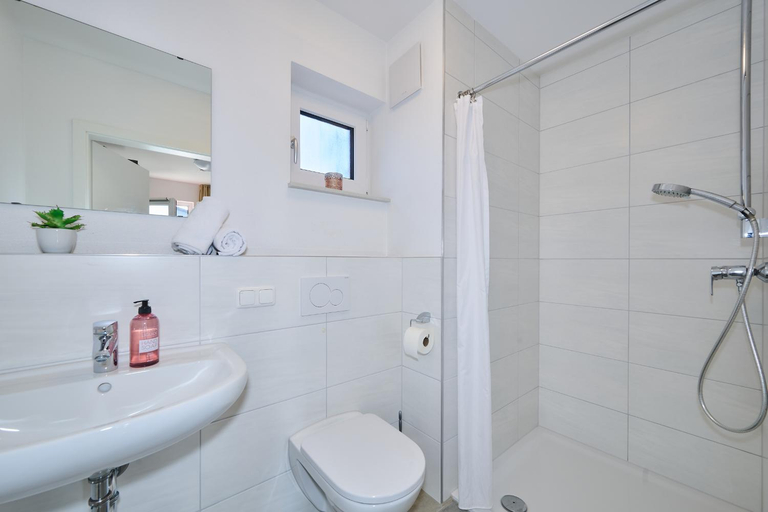 Bathroom 4, Sunny Hotel Regenstauf, Regensburg