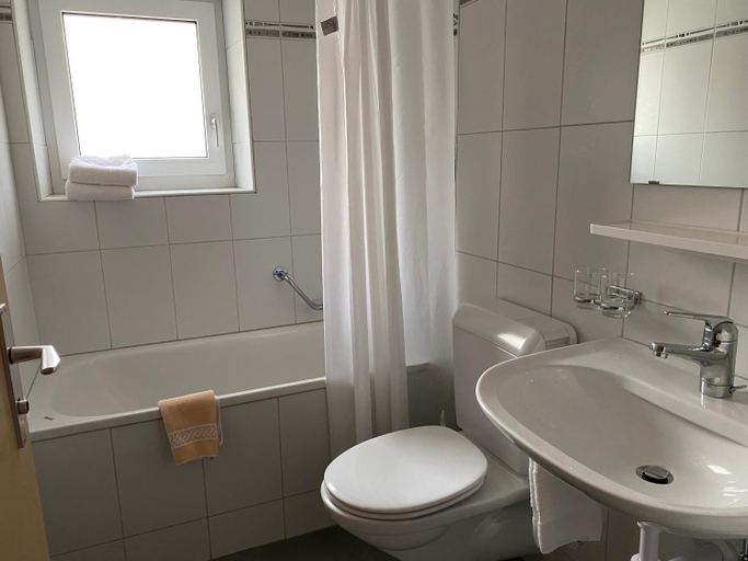 Bathroom 4, Hotel Kristall-Saphir Superior, Visp
