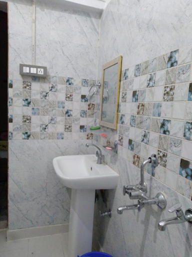 Bathroom 3, Hotel Kanchan Dehradun, Dehradun