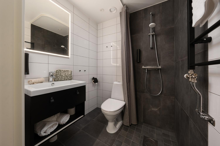 Bathroom 3, Sky Hotel City Apartments, Linköping