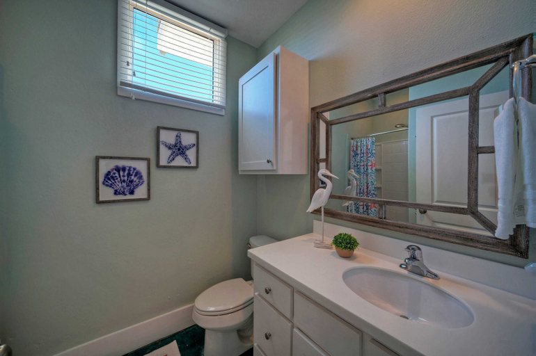 Bathroom 4, Huge Priv Rooftop w/ Ocean Glimpse View, Pool Seaside Lookout by Avantstay, Nueces