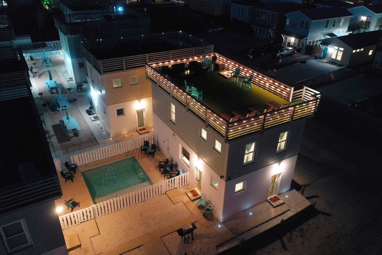 Exterior & Views 2, Huge Priv Rooftop w/ Ocean Glimpse View, Pool Seaside Lookout by Avantstay, Nueces
