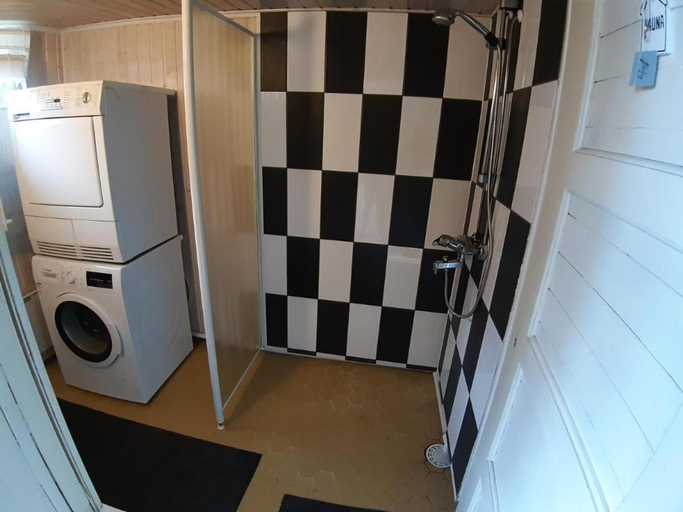 Bathroom, Majatalo Varis, Kainuu