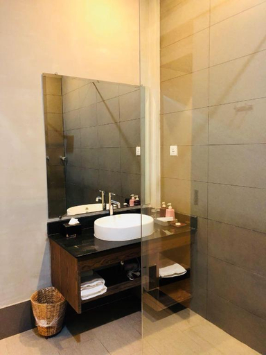 Bathroom 22