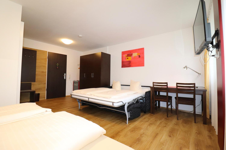 Bedroom 3, iQ-Hotel, Alb-Donau-Kreis