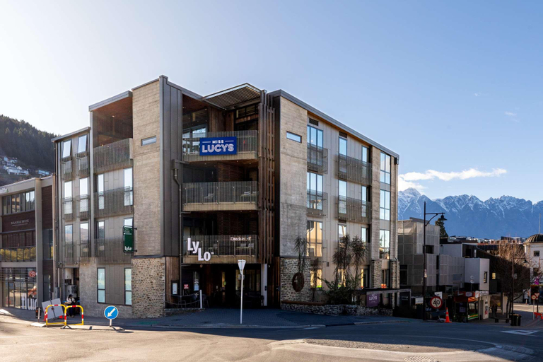 Exterior & Views