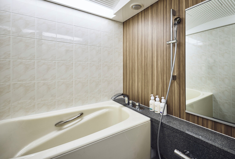 Bathroom 5, Holiday Inn KYOTO GOJO by IHG, Kyoto