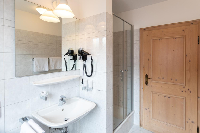 Bathroom 4, Hotel Landgasthof Schontag, Bad Tölz-Wolfratshausen
