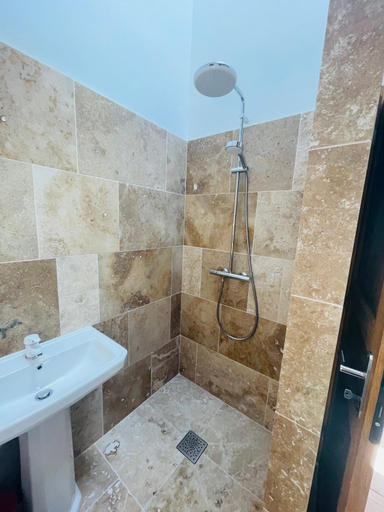 Bathroom, Château Chatillon, Gironde