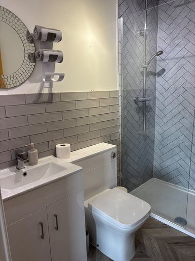 Others 5, Glasgow City Escape - Spacious 3 Bedroom Apartment, Glasgow