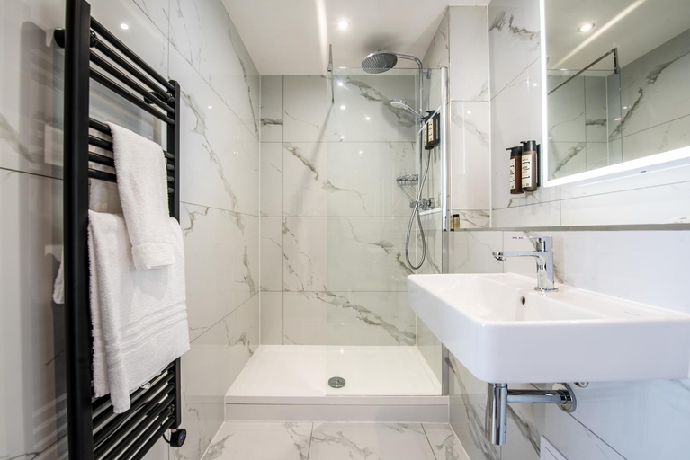 Bathroom 5, Imperial Hotel Tenby, Pembrokeshire