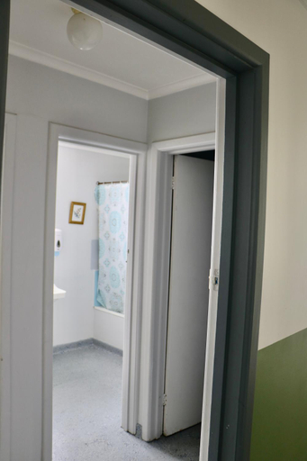 Bathroom 3, Lachlan Hotel, Central Highlands