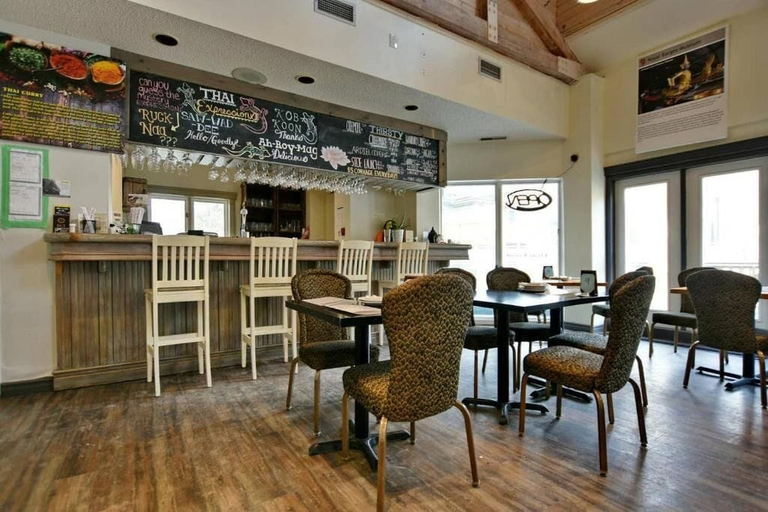 Food & Drinks, Blue Mountain Suites, Grey