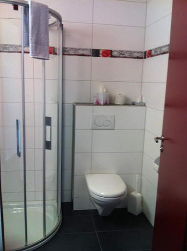 Bathroom 3, Chemihutte, Frutigen