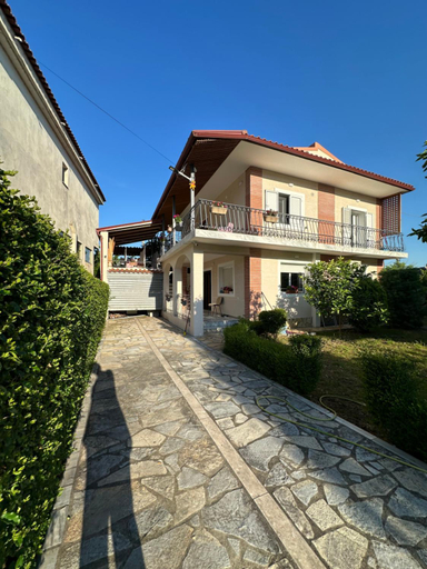 Others 4, Agron Apartament, Beratit