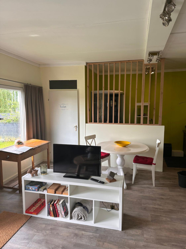 Others 2, B&B Bombon, Limburg