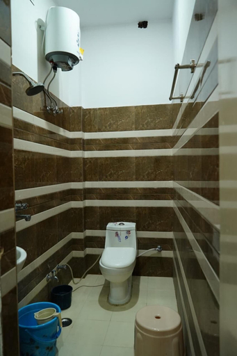 Bathroom 3, Shree Puram Guest House, Varanasi