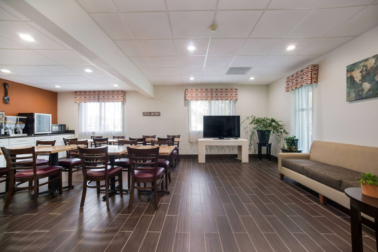 Food & Drinks 5, Ramada by Wyndham Effingham, Effingham