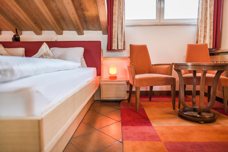 Bedroom 3, Hotel Restaurant Kirchsteiger, Bolzano
