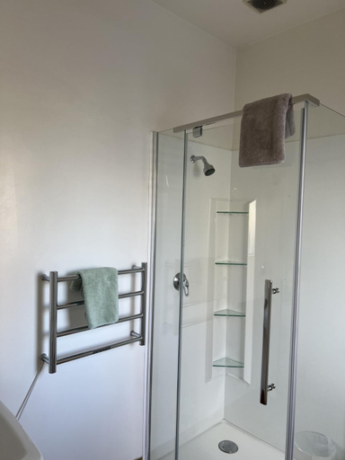 Bathroom 4, On Top Backpackers, Dunedin