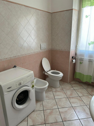 Bathroom 4, Mary T House, Rome