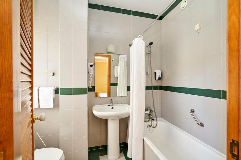 Bathroom 4, Hotel Castrum Villae by Walk Hotels, Melgaço