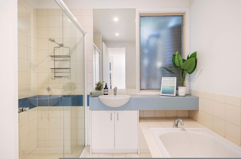 Room 2, Azure Horizon Gas Heated Pool With Stunning View, Melbourne
