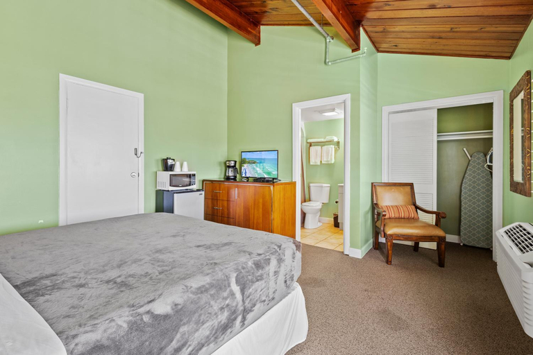 Bedroom 2, Oceanfront Inn II, Saint Lucie