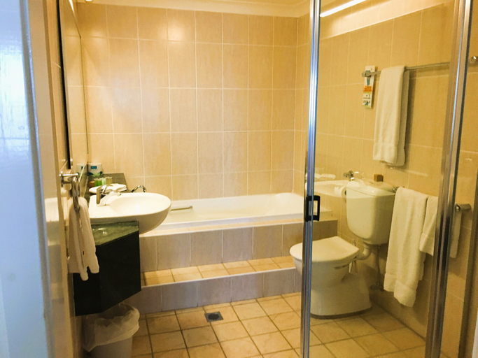 Bathroom 4, Turners Vineyard, Orange