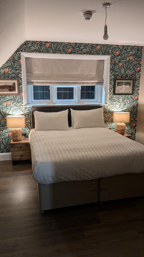 Bedroom 2, The FightingCocks, Hampshire