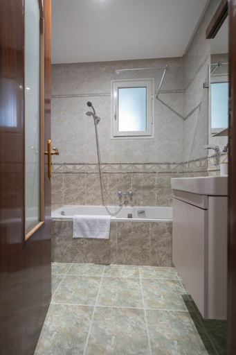 Bathroom 3, Appart hotel lac 2 tunisie, Bouhaira
