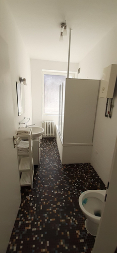 Bathroom 5, 2-Rent Group Hostel Zimmer&Apartments GKP2, München