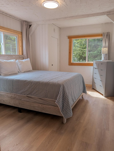 Bedroom 3, Little Beach Resort, Alberni-Clayoquot
