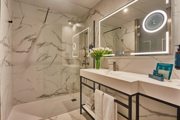 Bathroom 5, Hotel Silken Puerta de Valencia, Valencia