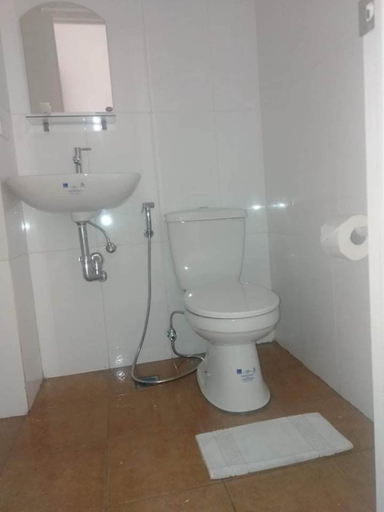 Bathroom 4, Dian SUITES 1, Makati City