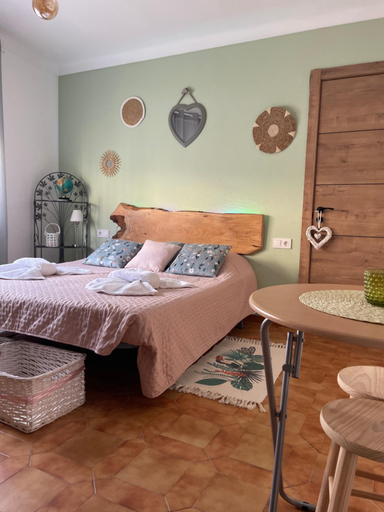 Bedroom 2, Douce pause, Girona