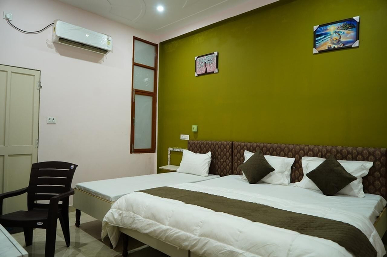 Bedroom 2, Shree Puram Guest House, Varanasi