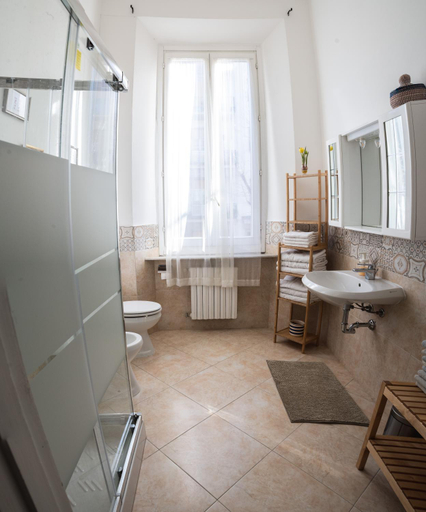 Bathroom 4, La Magnolia, Livorno