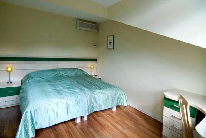 Bedroom 3, Hisa posebne Sorte, Komen