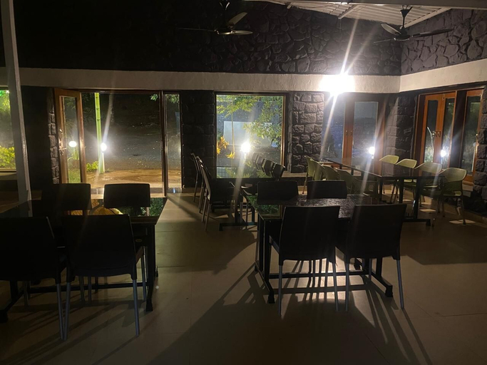 Food & Drinks 3, The Paradise Retreat, Ahmadnagar