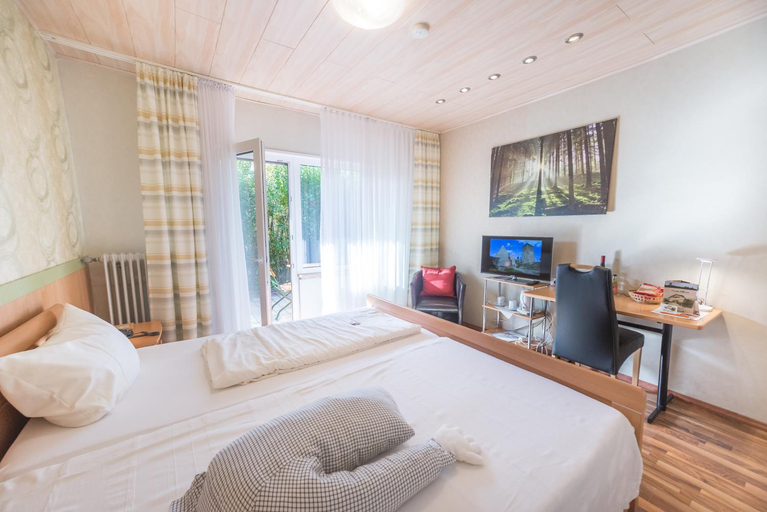 Bedroom 2, Hotel Burgblick, Kusel