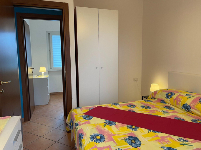 Room 2, Belvilla by OYO Appartamento 1 al Piano 1, Savona