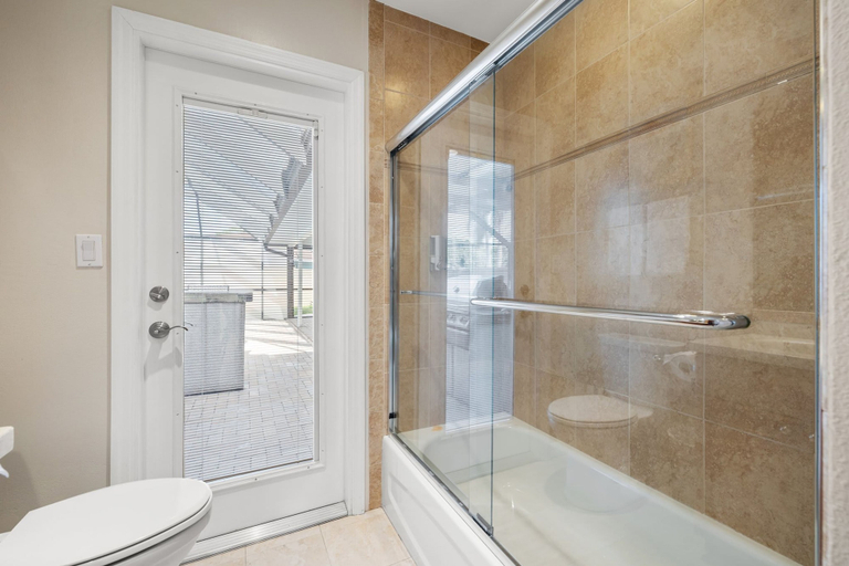 Bathroom, Heated Pool Home Pool Table Spacious Family, Pinellas