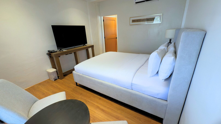 Bedroom 4, Whiterock Beach Hotel + Waterpark, Subic